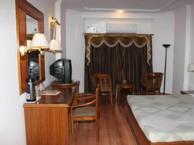 Hotel Vaibhav Varanasi Exterior foto